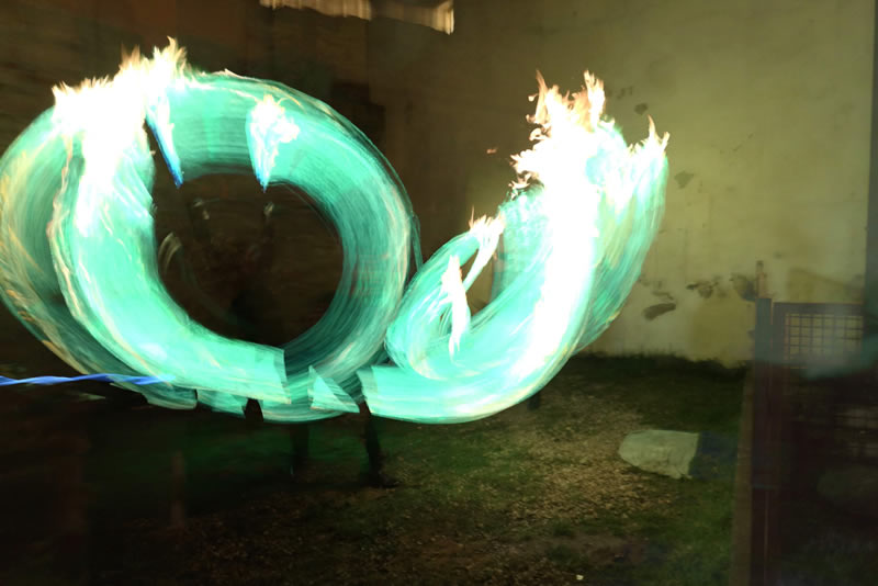 Spettacolo esibizione con Fuoco colorato