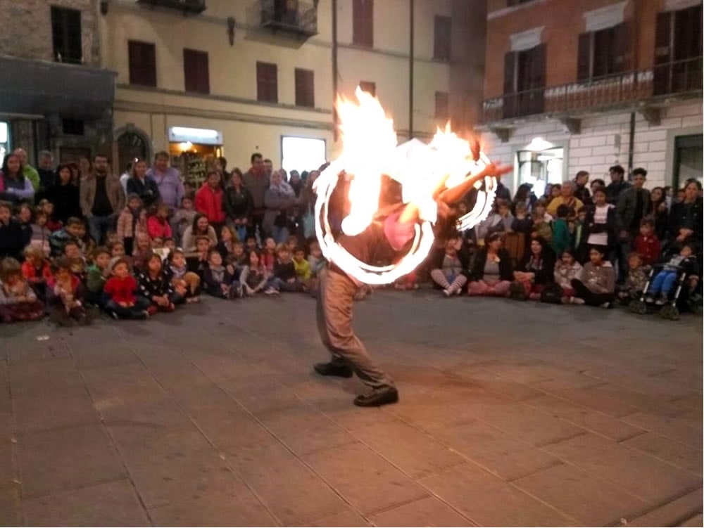 Spettacolo di Animazione e Illusionismo 'Valigie in Strada'