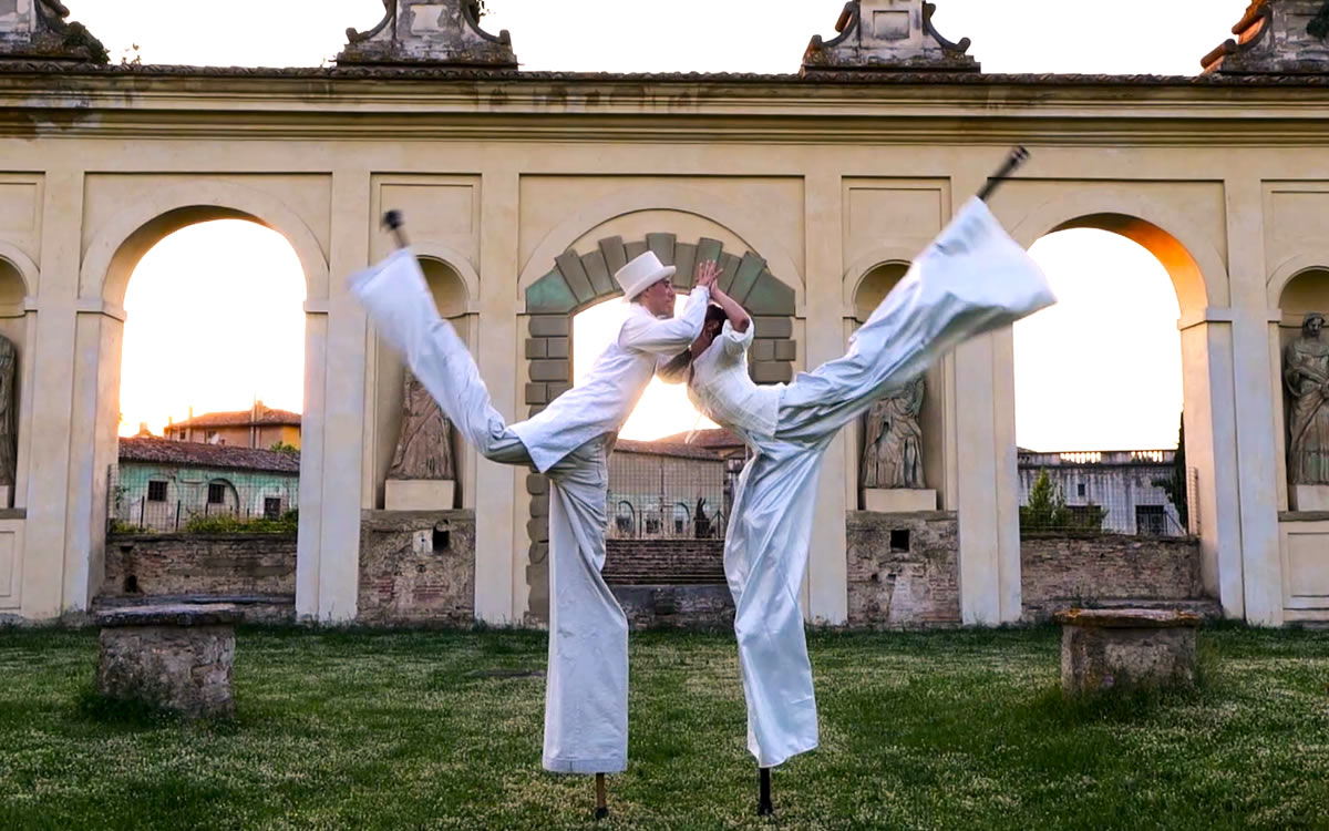 Trampolieri danzanti, Affabili eleganti ed accattivanti