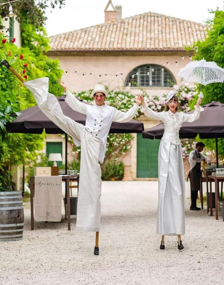 Trampolieri danzanti, Affabili eleganti ed accattivanti